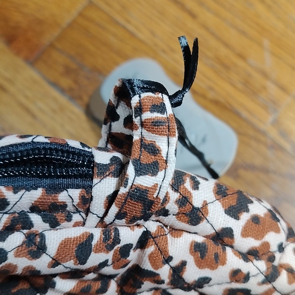 Vintage Countour Leopard Print Makeup Bag with Hot Pink Accent and lining NEW - Picture 5 of 7